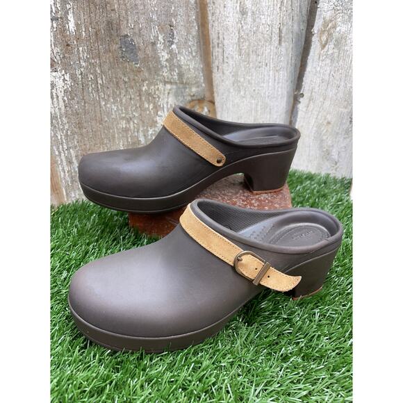 CROCS Women's Brown Sarah Heel Dual Comfort Mules Clog Suede Strap Size 9 - Picture 1 of 6